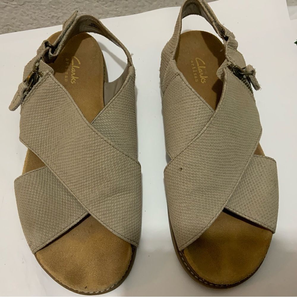 Clarks Artisan Leather Cross Band Sandals size 9M